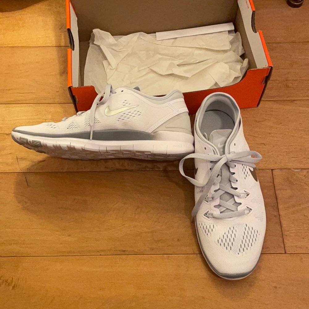 Nike tennis shoes